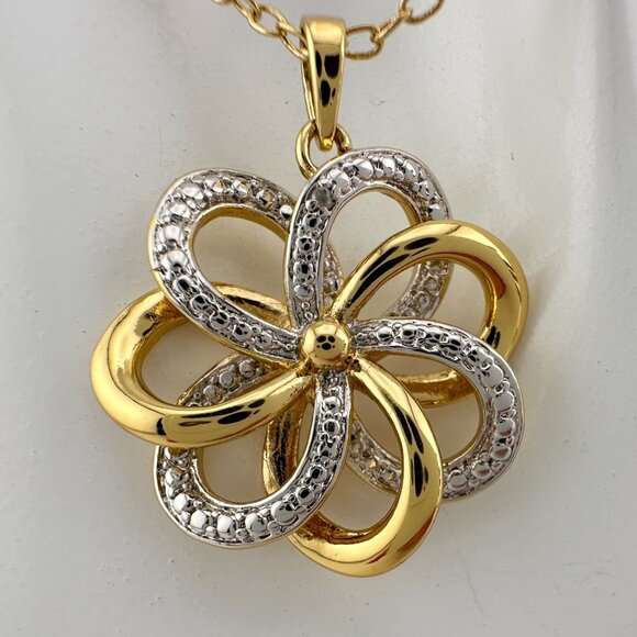 Pretty Two Tone Flower Pendant Necklace 22kt Gold Overlay - Picture 2 of 10